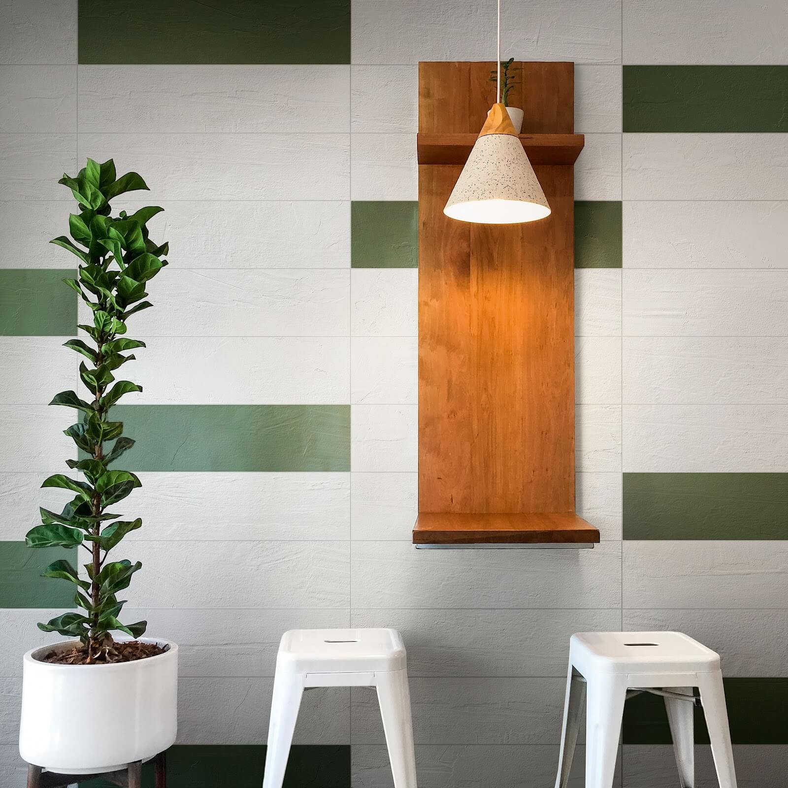 White and green plaster-look tile wall
