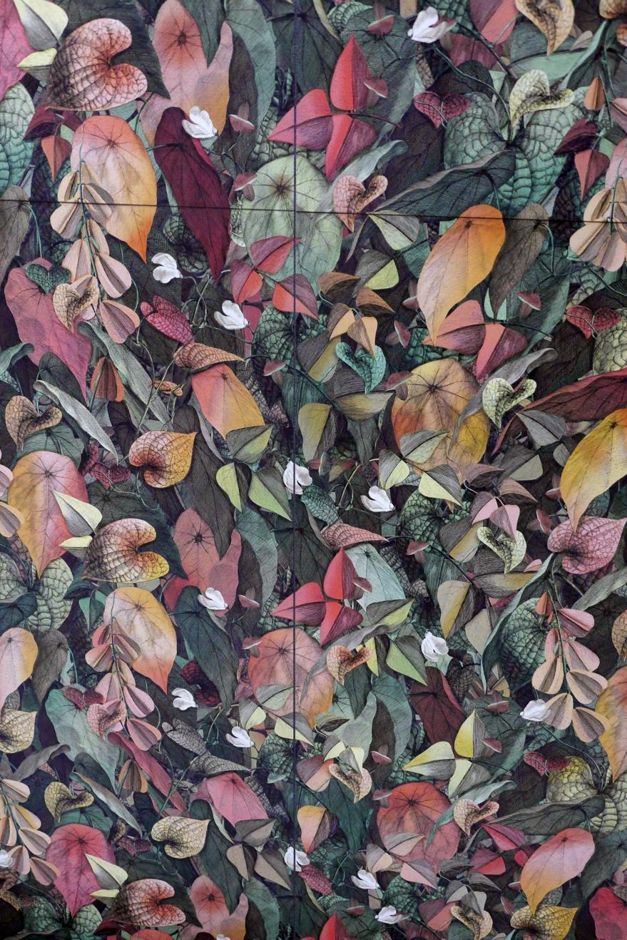 Wallpaper-look tile with leaves in different colors